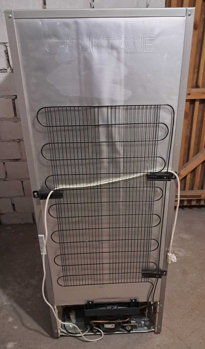 Lodówka Amica srebrna 144×54×55