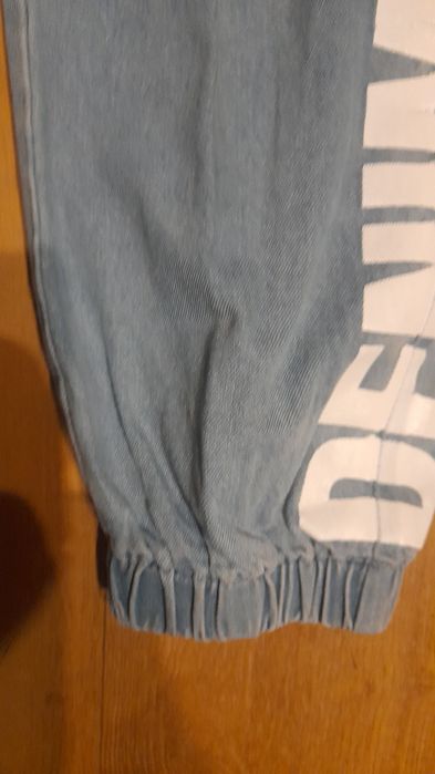 Nowe spodnie jeans jogery napisy SHEIN roz M