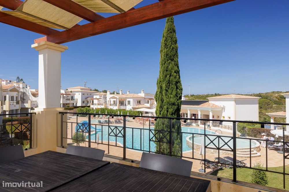 Moradia V2 mobilada e com jardim para venda em Salema, Algarve