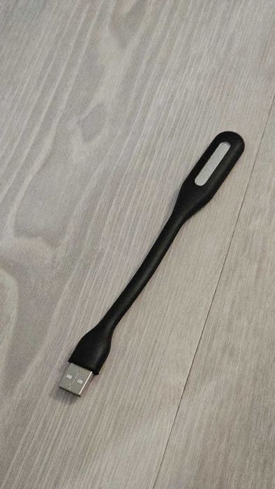 Mini Lanterna USB Preta