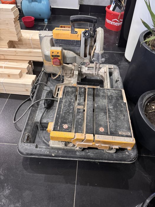 Piła elektryczna DeWalt D24000