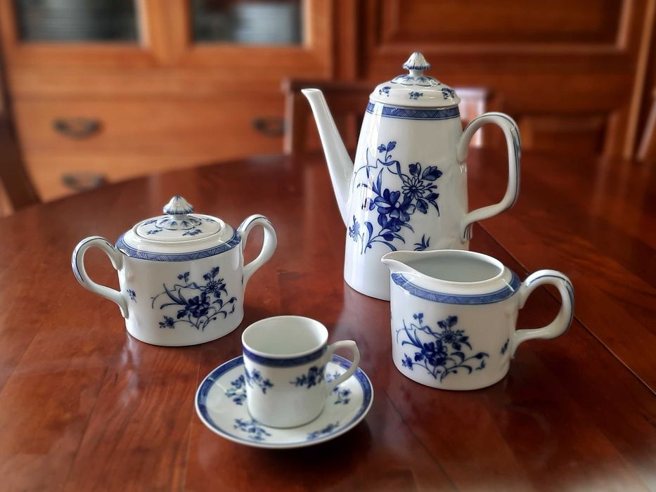 Serviço de café de porcelana Vista Alegre, modelo Xangai