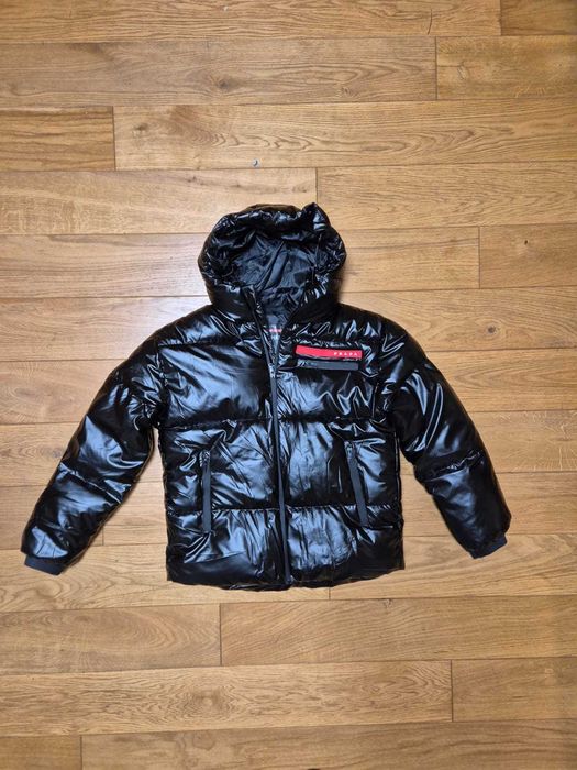 Prada kurtka zimowa czarna r.L czerwona naszywka nowa z metką