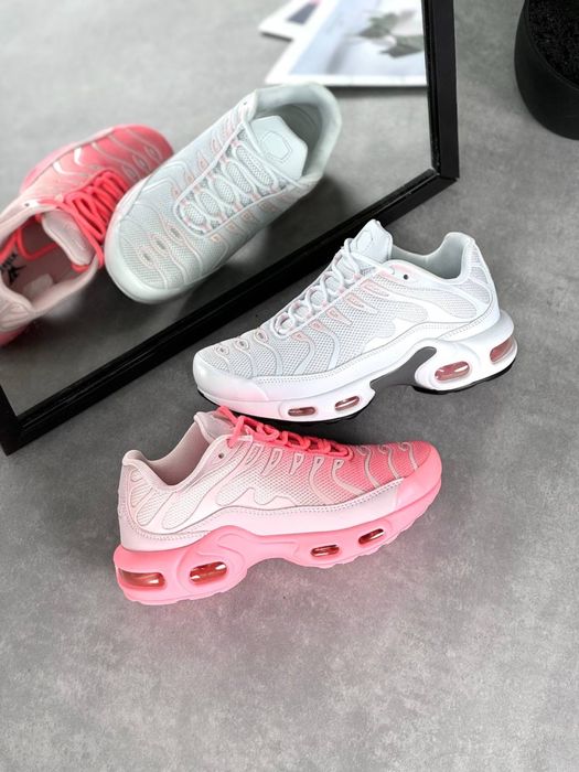 Зручні жіночі замшеві кросівки