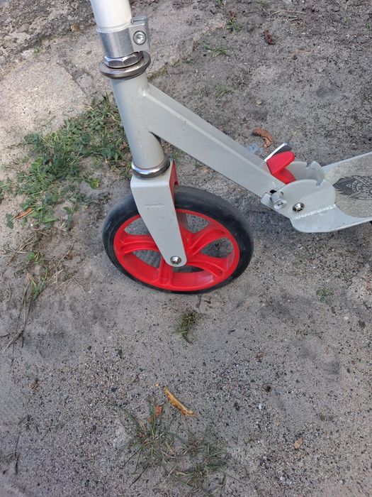 Hulajnoga dziewczęca.
