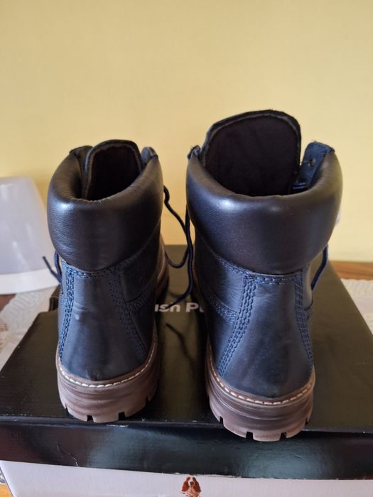 Trapery firmy hush puppies.