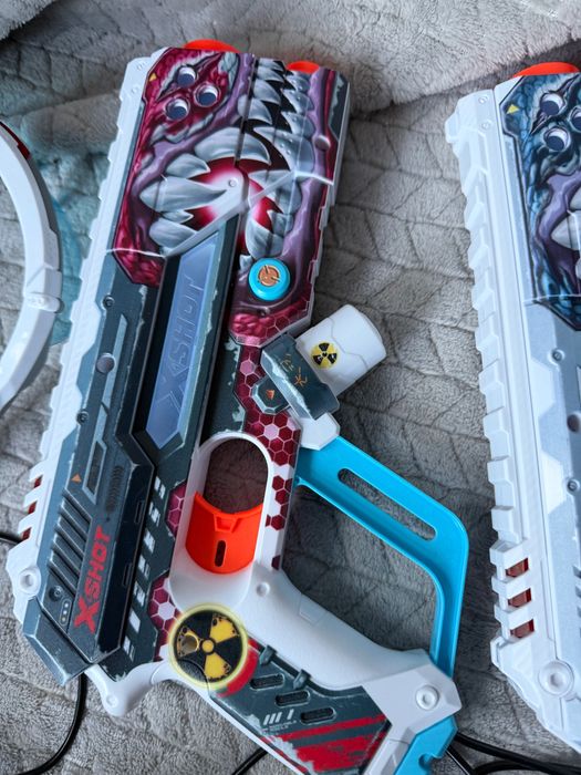 X Shot Skins Laser 360 Zestaw 2x Pistolet Laserowy Zasięg 55M + Okulary
