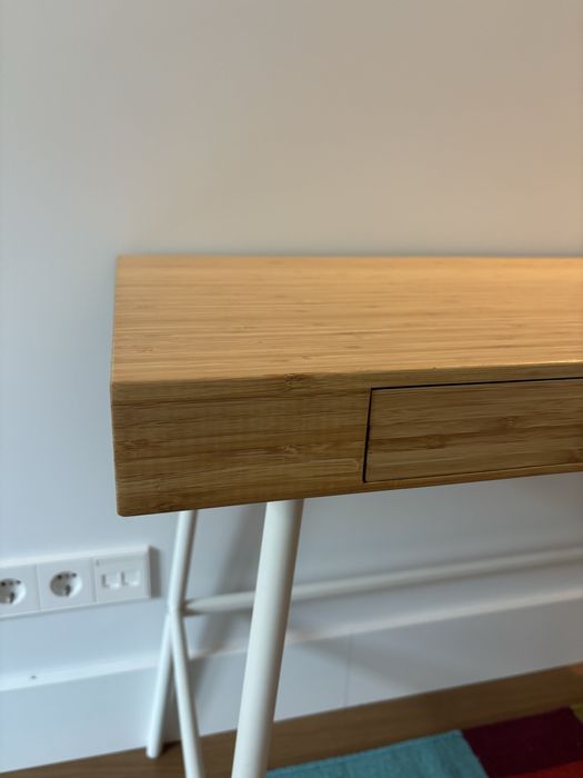 Secretaria Ikea lilasen