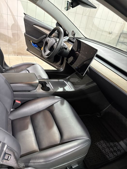 Tesla Model 3. 11.2023 року пробіг 27800