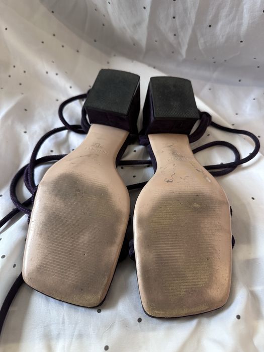 Продам замшеві фіолетові босоніжки ATTIZZARE 39р