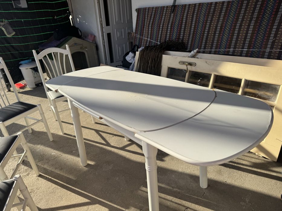 Mesa de cozinha extensível com 4 cadeiras!