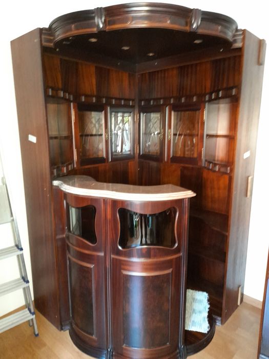 Móvel  de Sala Jantar/Bar em Raiz de Nogueira -Elegância e Qualidade