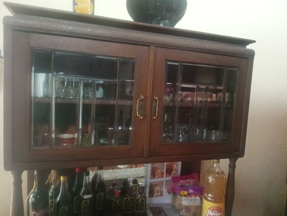 Буфет-ретро (из 2 частей,разборной),деревянный,после реставрации