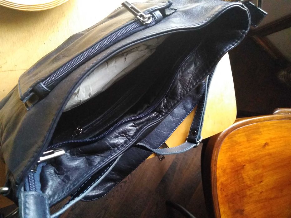 Śliczna, modna granatowa torba, firmy Toscanio. Na paseczku.