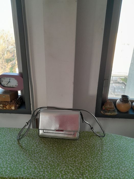 Vendo Mala de Senhora muito bonita como nova
