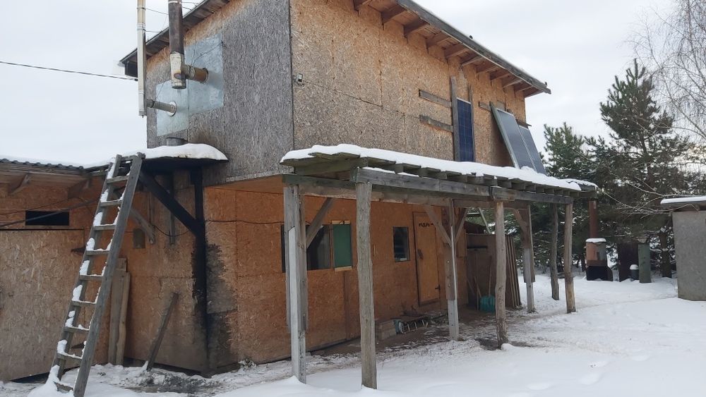 Продам  свиноферму у ліса +10 Га землі,  20 км від Чернігова.