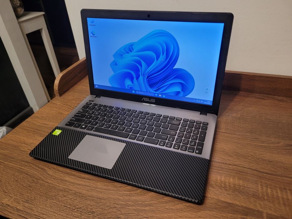 Laptop Asus - i5_2.6GHz/ GeForce_GT720M_2GB/ 8GB_RAM/ SSD_240GB