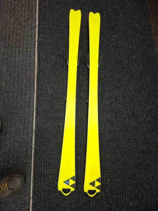 Narty Fischer FIS rc4 world cup SL 140 cm r.2019, stan BDB