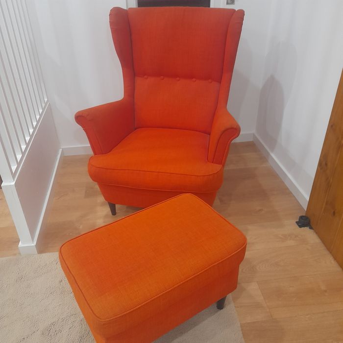 Poltrona com banqueta