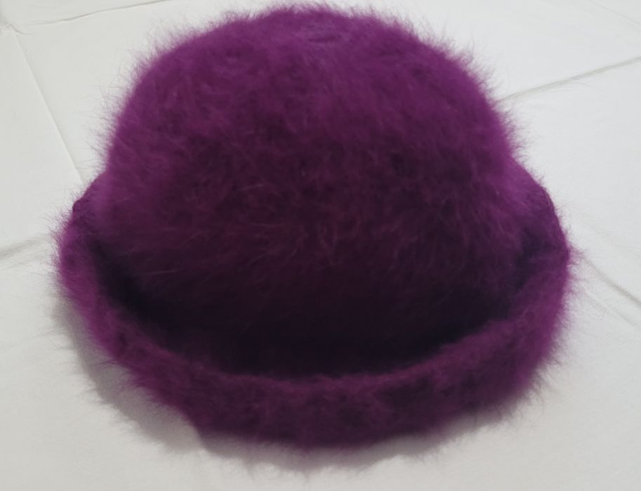 Fioletowy, ciepły kapelusik