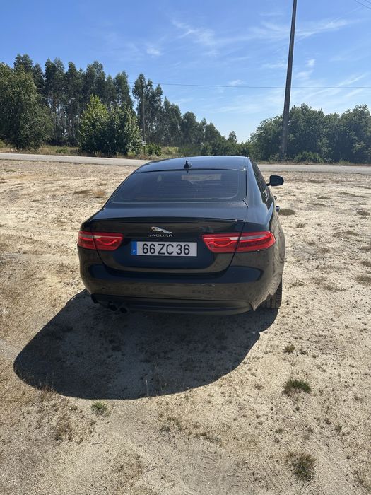 Jaguar XE 2.0 D R-Sport Line (180cv) - Preto...