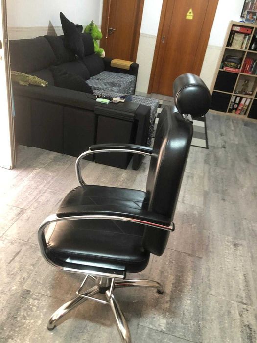 Cadeira de cabeleireiro / barbearia / Estética com apoio de cabeça