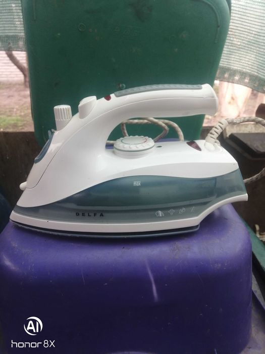 Утюг паровой DELFA