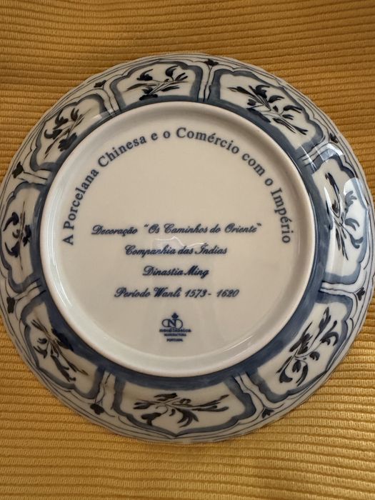Prato decorativo em porcelana