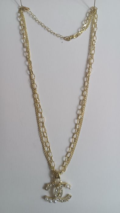 łańcuszek  48cm. z zawieszką 2,5cm.