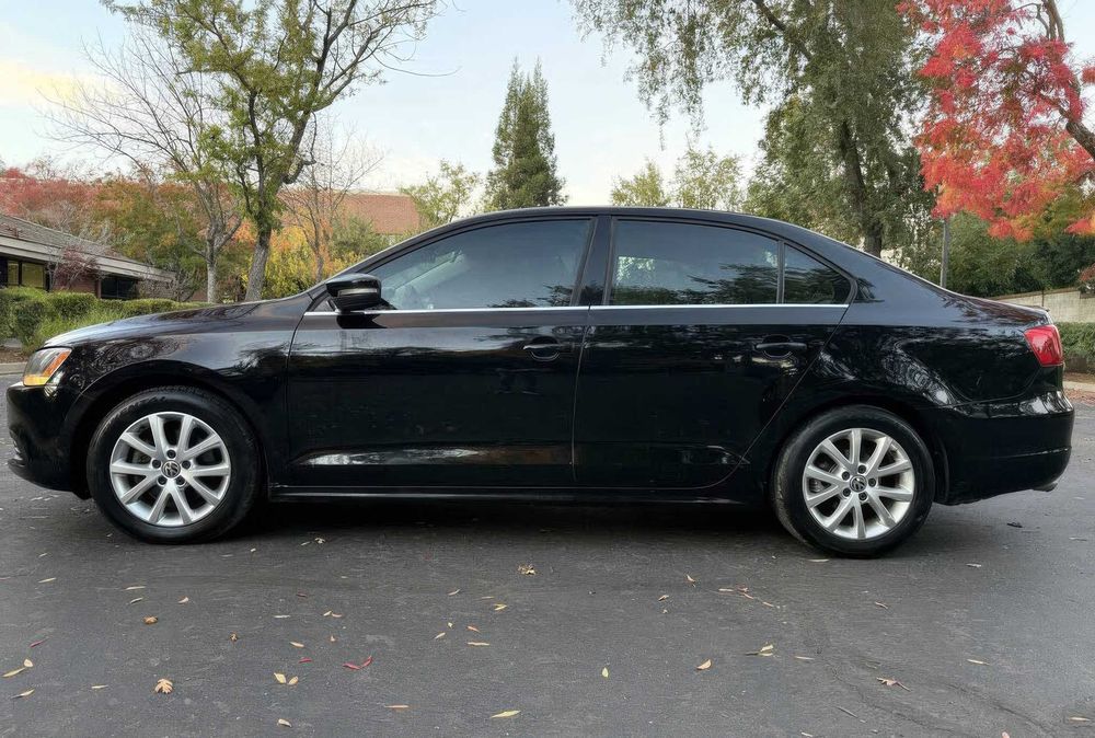 Volkswagen Jetta SE with Connectivity      2014