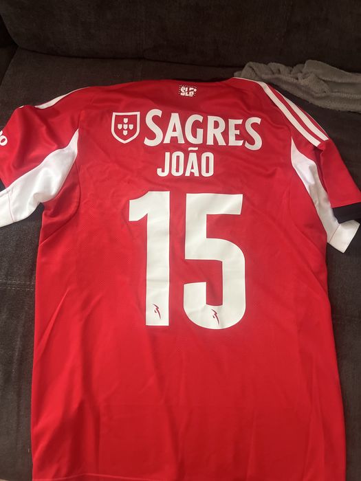 t shirt SL Benfica assinada pelo plantel inteiro da temporada 25/26