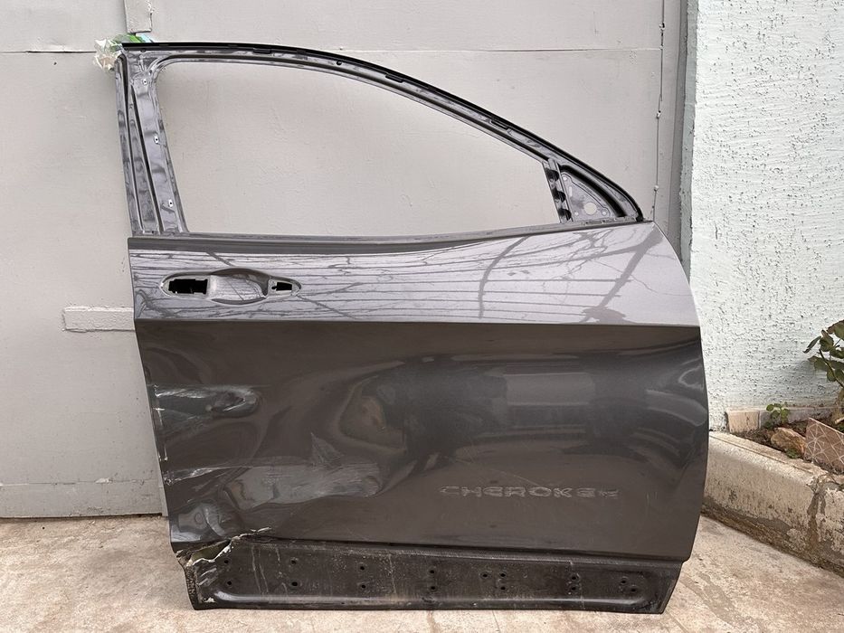 Двері Jeep Cherokee KL передні праві