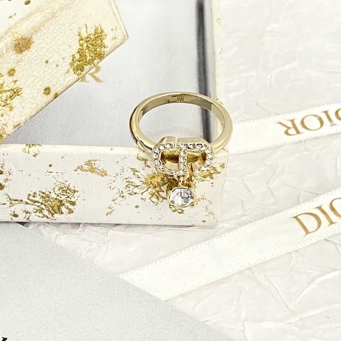Anel elegante e requintado D i o r