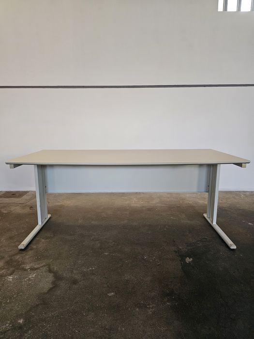Secretária de Escritório Robusta 180x80 cm – Estrutura Metálica | Bom Estado