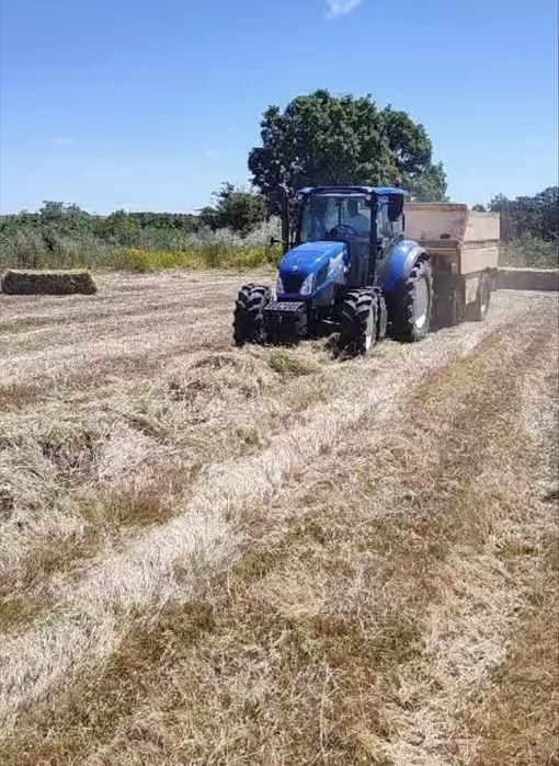 Vende-se enfardadeira New Holland D1000, em ótimo estado de funcionamento.
