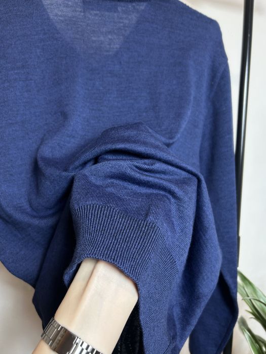 Montechiaro Italy sweter meski w serek niebieski wełna