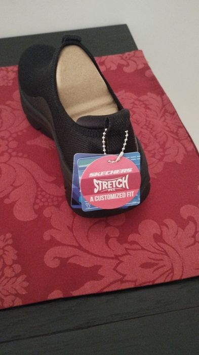 Vendo tênis skechers novos