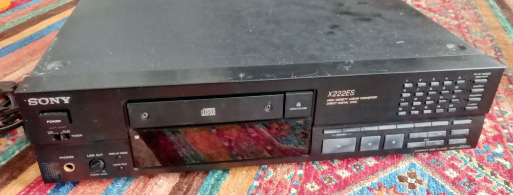 Sony CDP-997 + Sony CDP-X222ES (leitores de CD) - avariados, venda em conjunto ou separado