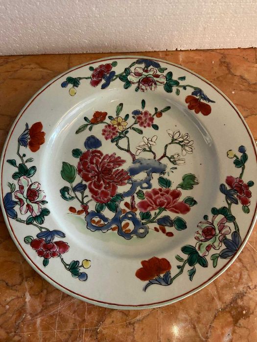 Par de pratos de serviço em porcelana Companhia das Índias Orientais