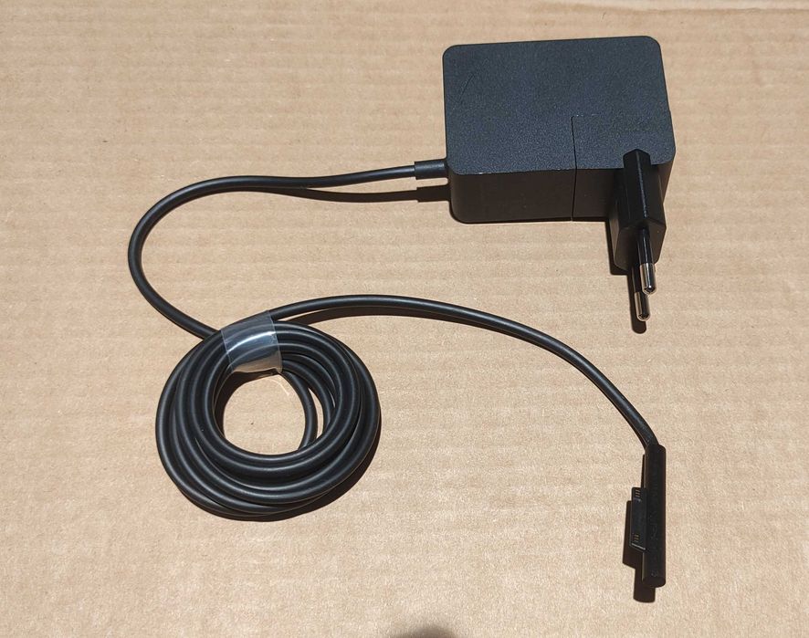 oryginalny zasilacz ładowarka Microsoft SURFACE 1736 15V - 1.6A 24W GO 1st Go 2 Go 3