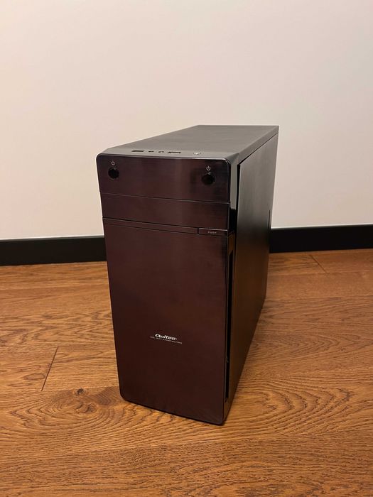 Stary komputer stacjonarny na części