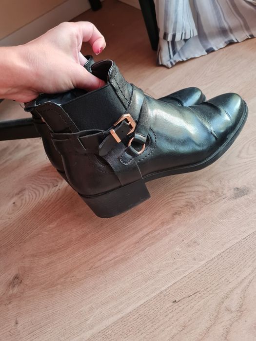 buty z zamkiem na lekkim obcasie