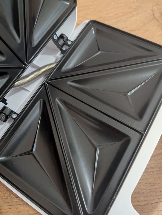 Opiekacz do kanapek Sandwich TOSTER Home Essentials 650W ST-130898