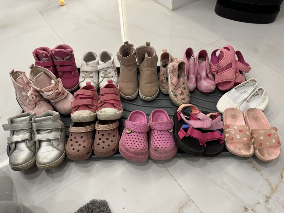 Пакет обуви на девочку 24р.