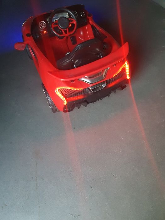 Samochodzik elektryczny dla dzieci