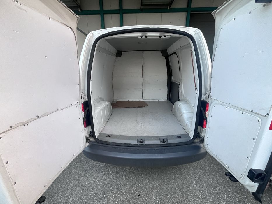 VW Caddy 1.9 TDI 2010 — Muito Estimada