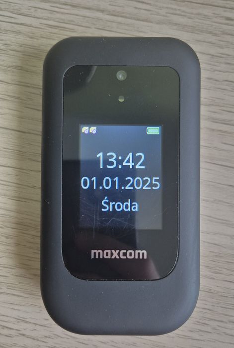Telefon z klapką Maxcom mm827 + ładowarka