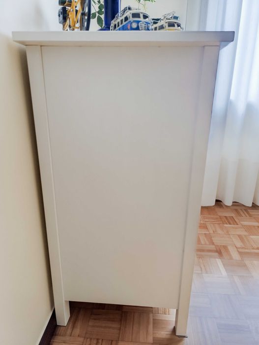 Cómoda e Mesa de Cabeceira Ikea