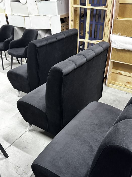 Дивани стільці диавны стулья Виробники виконано в чорному кольорі