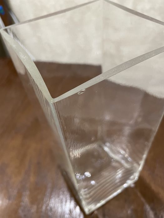 Ваза для квітів скляна